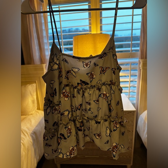 Altar’d State butterfly top - Picture 2 of 3